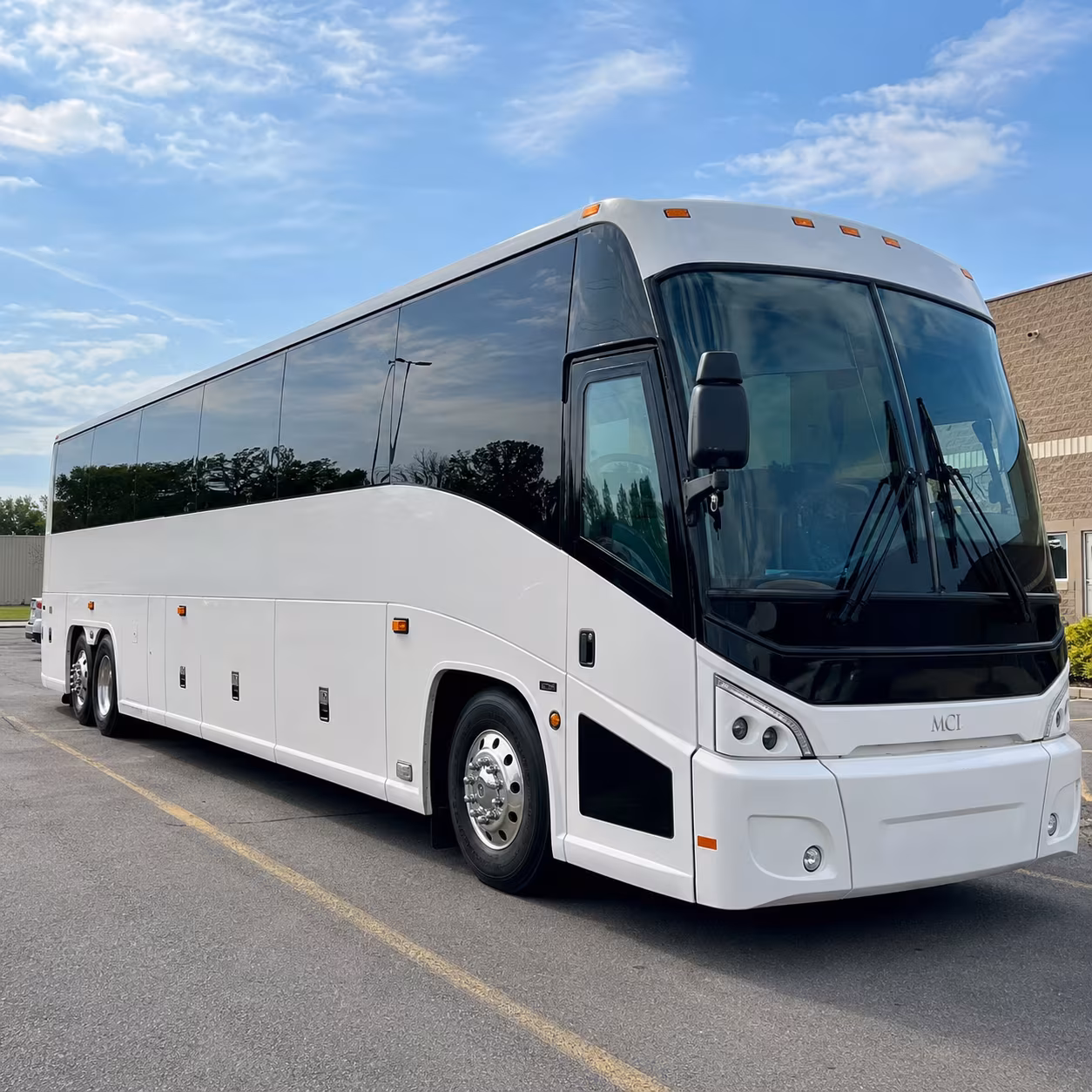 cross campus shuttles between troy auburn hills and warren